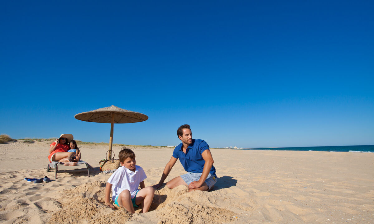O Eurotel Altura dá as boas-vindas ao Verão com oferta de palhota na praia!